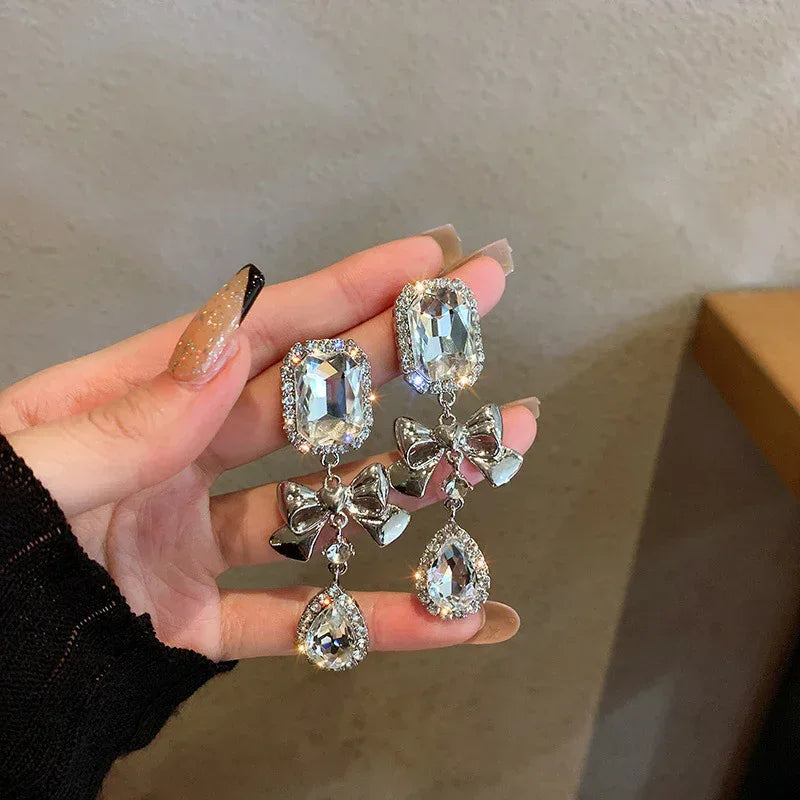 Diamonds Geometric Bow Drop Earrings - Viexta