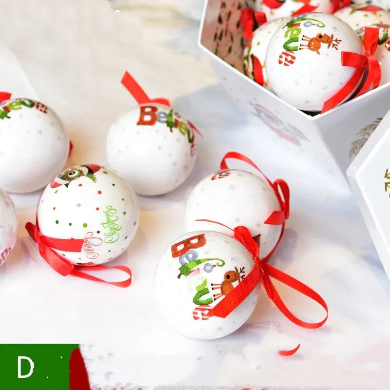 christmas-gift-box-with-christmas-tree-decoration-pendant - Viexta
