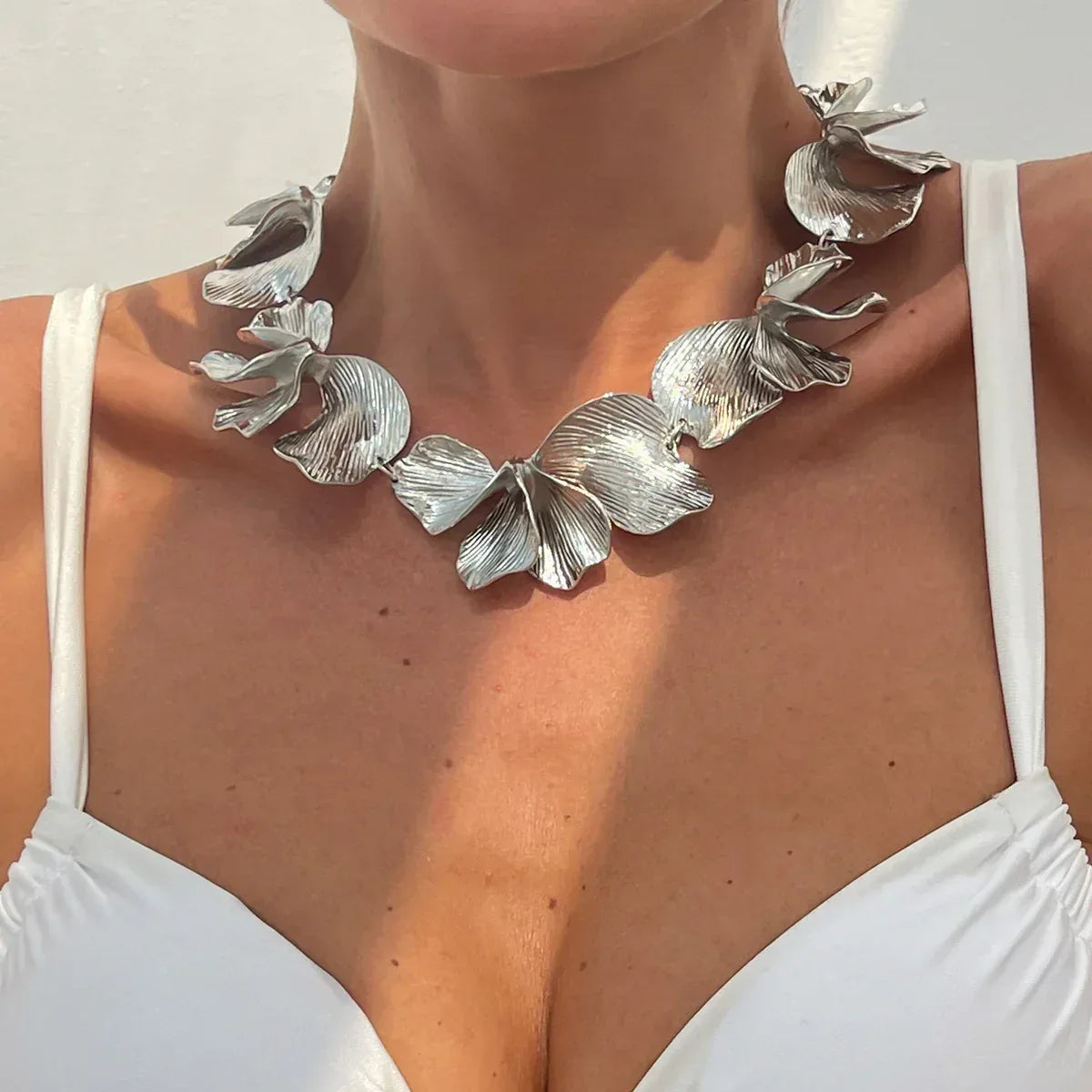 Pleated Texture Flower Necklace - Viexta