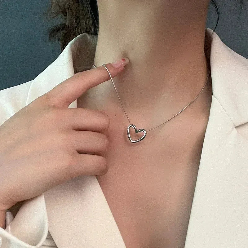 stainless-steel-twist-hollow-heart-pendant - Viexta