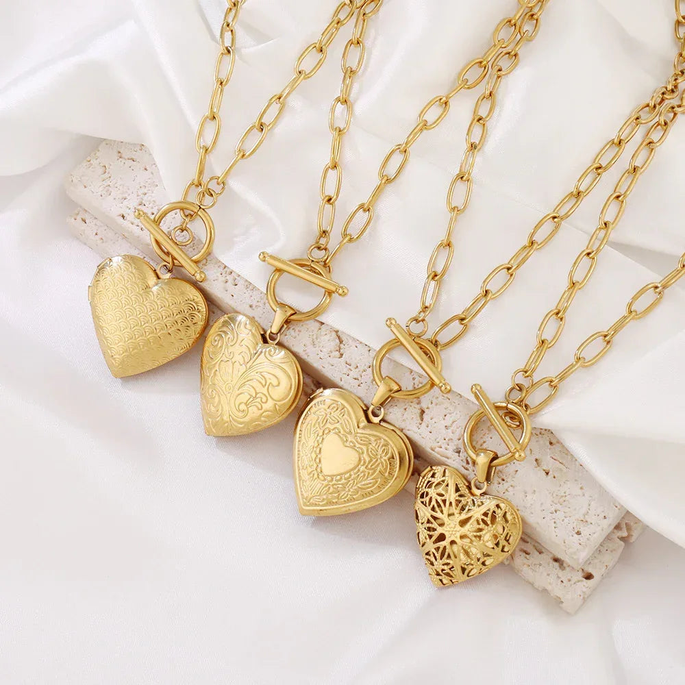 Stainless Steel Open Hollow Pattern Heart-shaped Necklace - Viexta