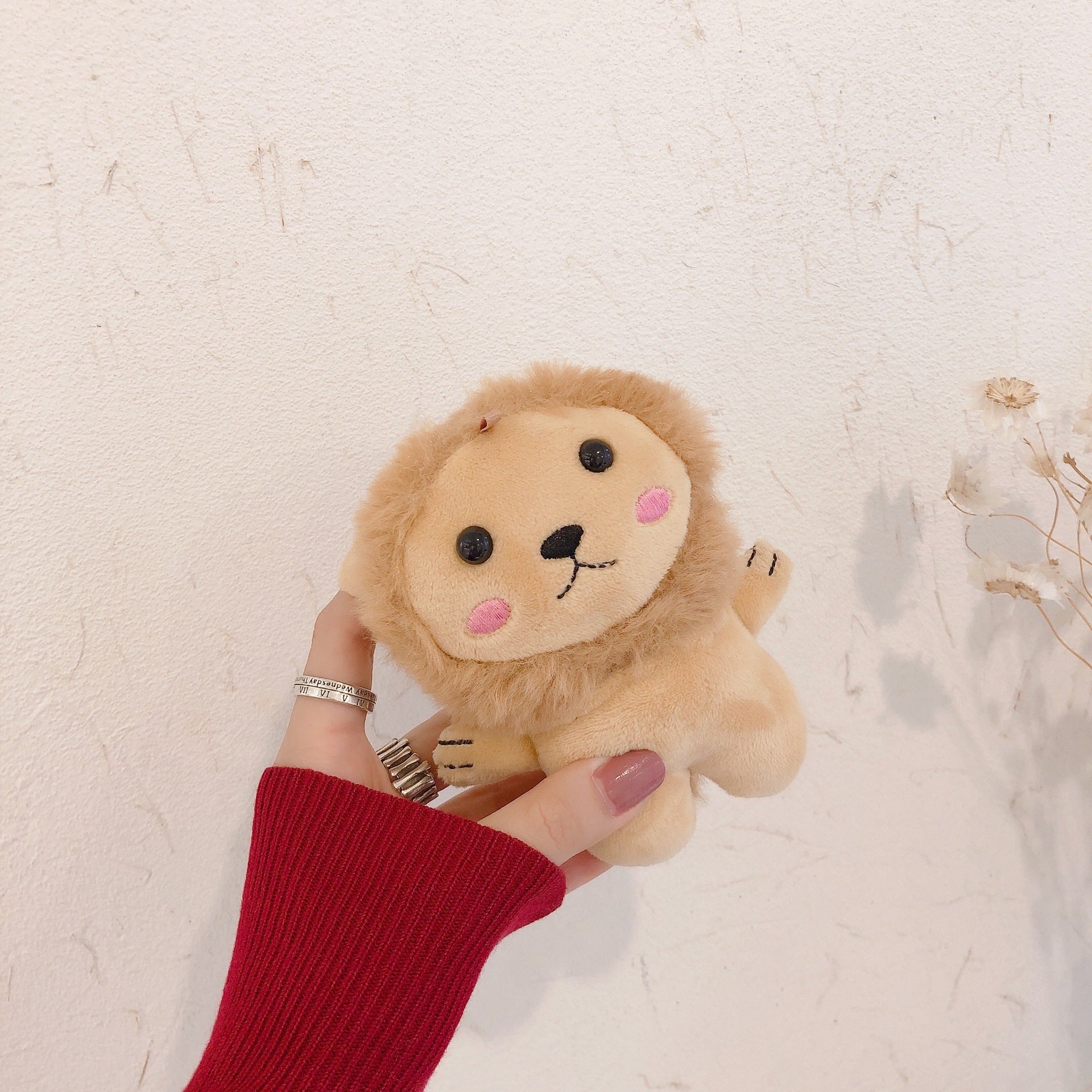 plush-lion-airpods-protective-cover