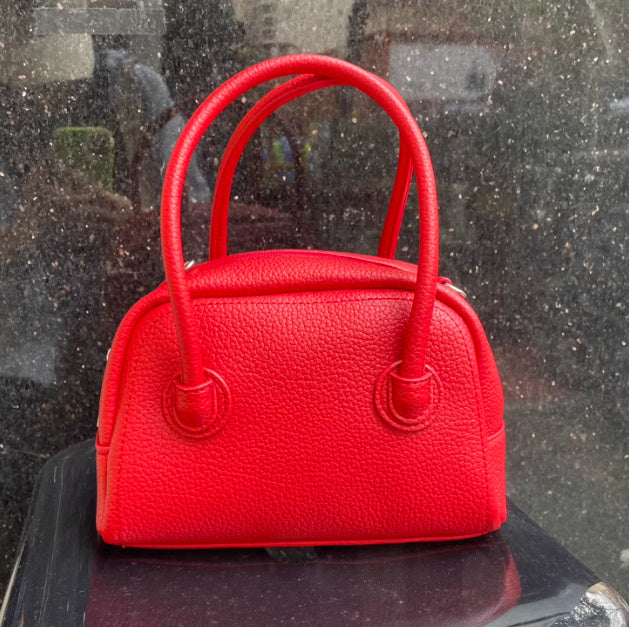 VogueVessel Messenger Bag