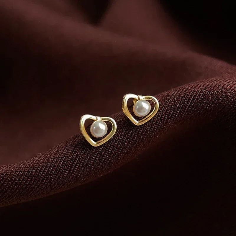 heart-pearl-stud-earrings - Viexta