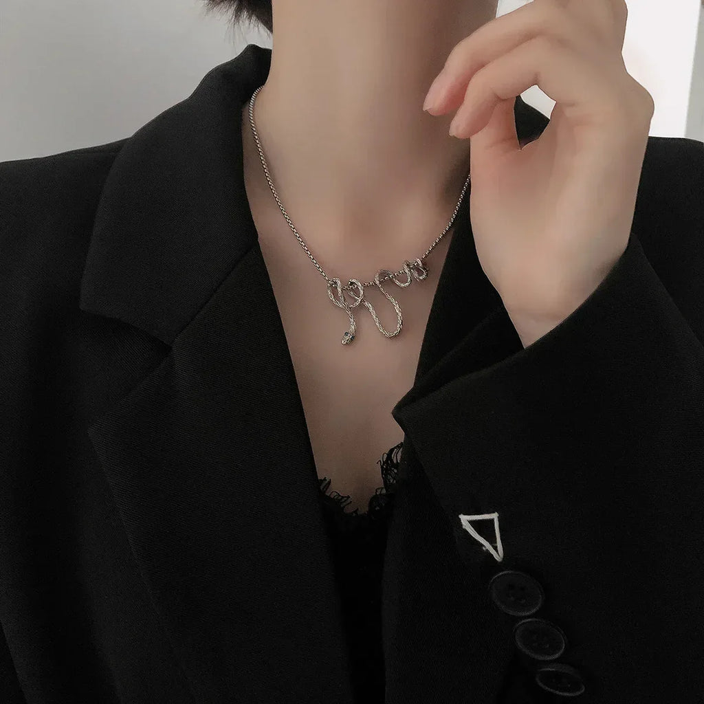 Curved Snake Pendant Necklace - Viexta