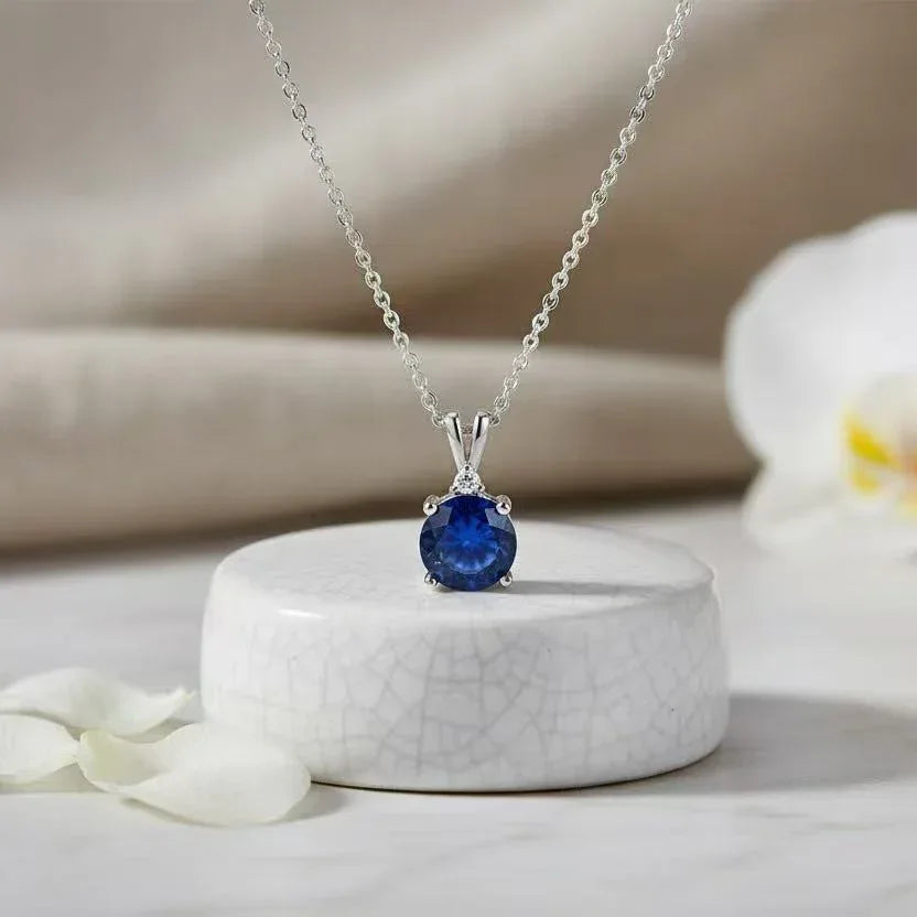 Womens Stylish And Elegant Necklace - Viexta