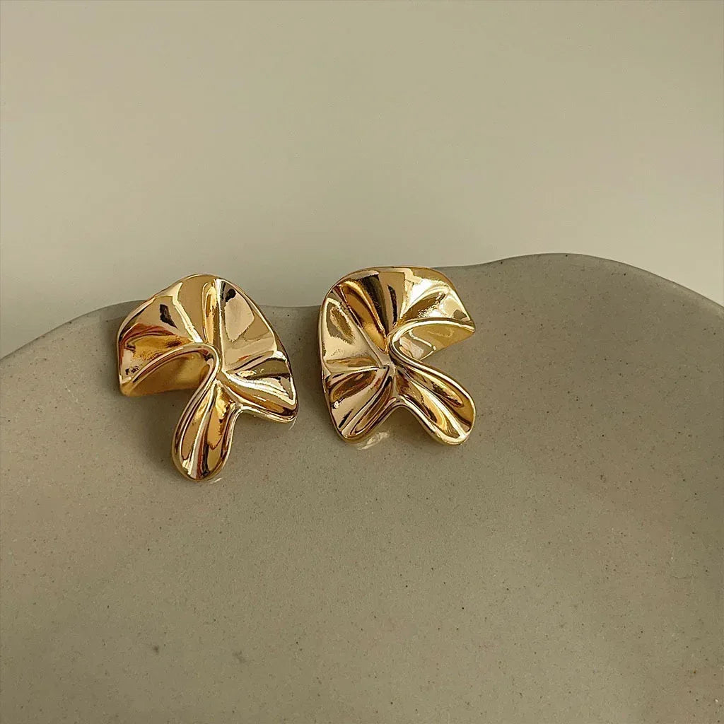 Irregular Metal Pleated Ear Studs - Viexta