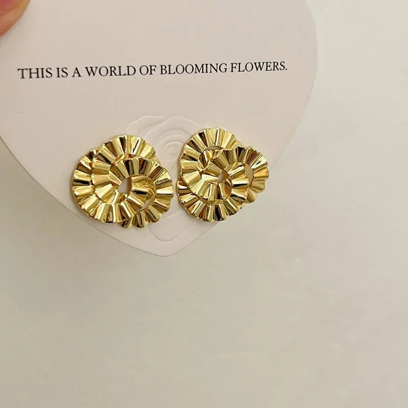 Retro Hong Kong Golden Versatile Earrings - Viexta