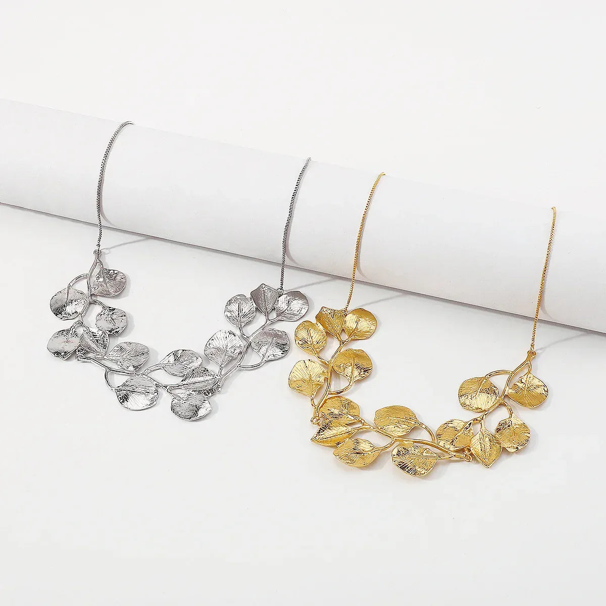 European Leaf-Style Neckwear - Viexta