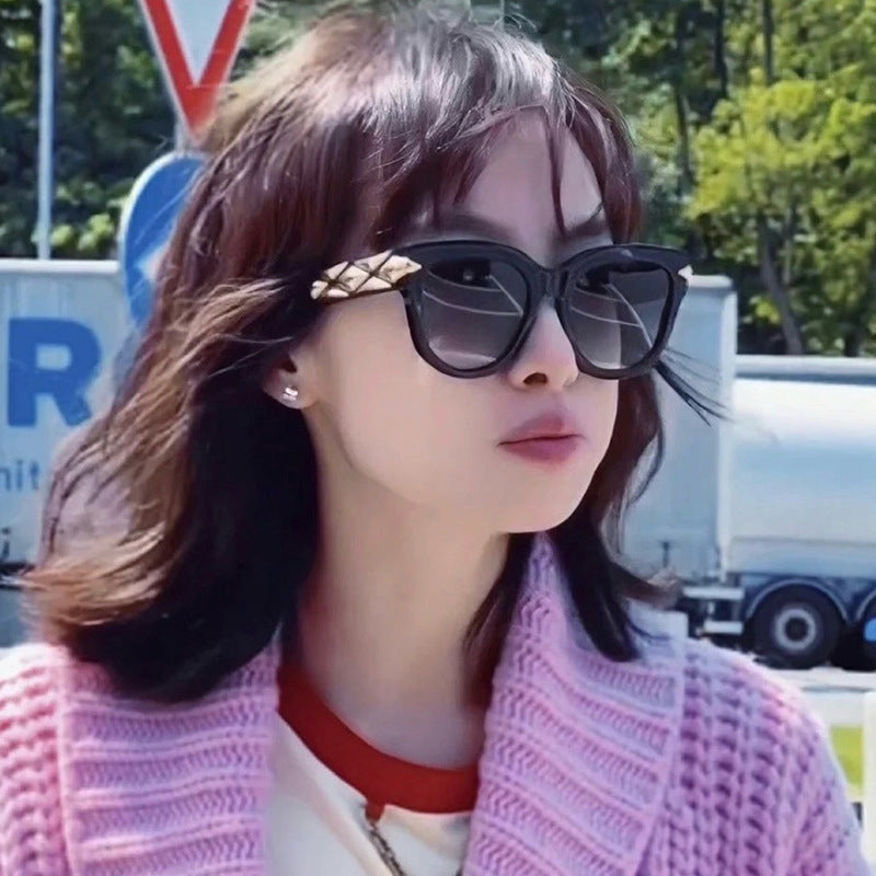 Large frame cat eye sunglasses