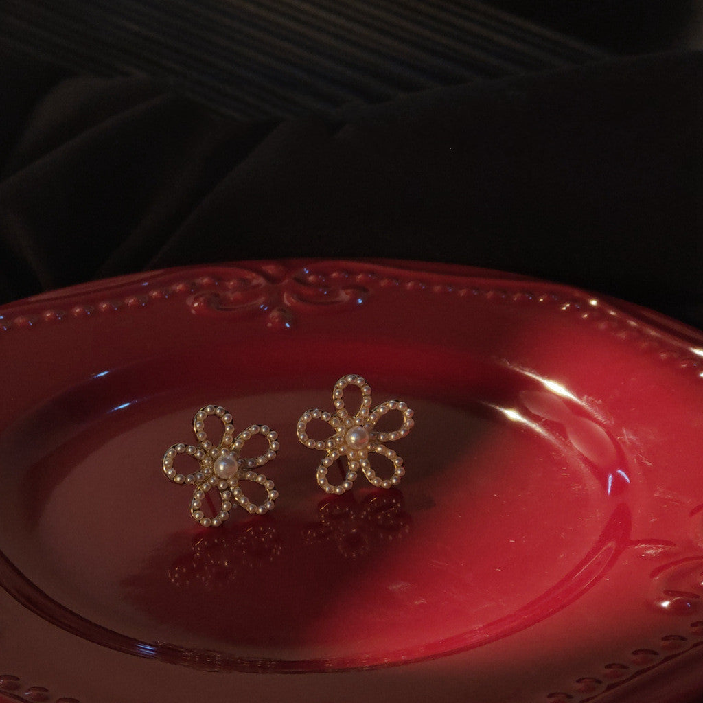 Silver Needle Pearl Flower Earrings