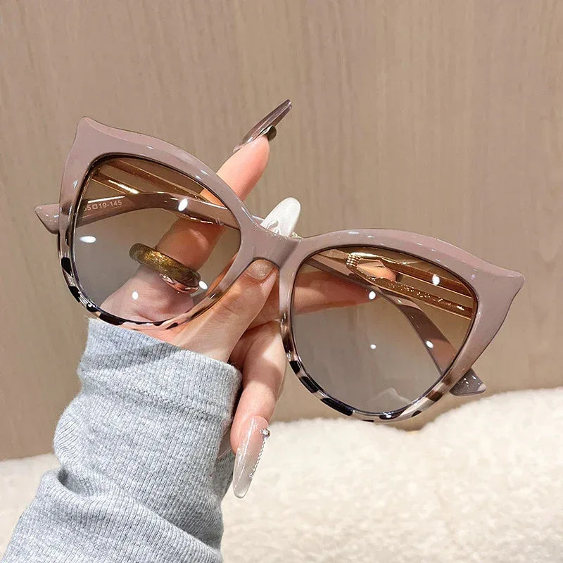 Fashionable Cat-Eye Sunglasses In Bold Contrasting Colors - Viexta