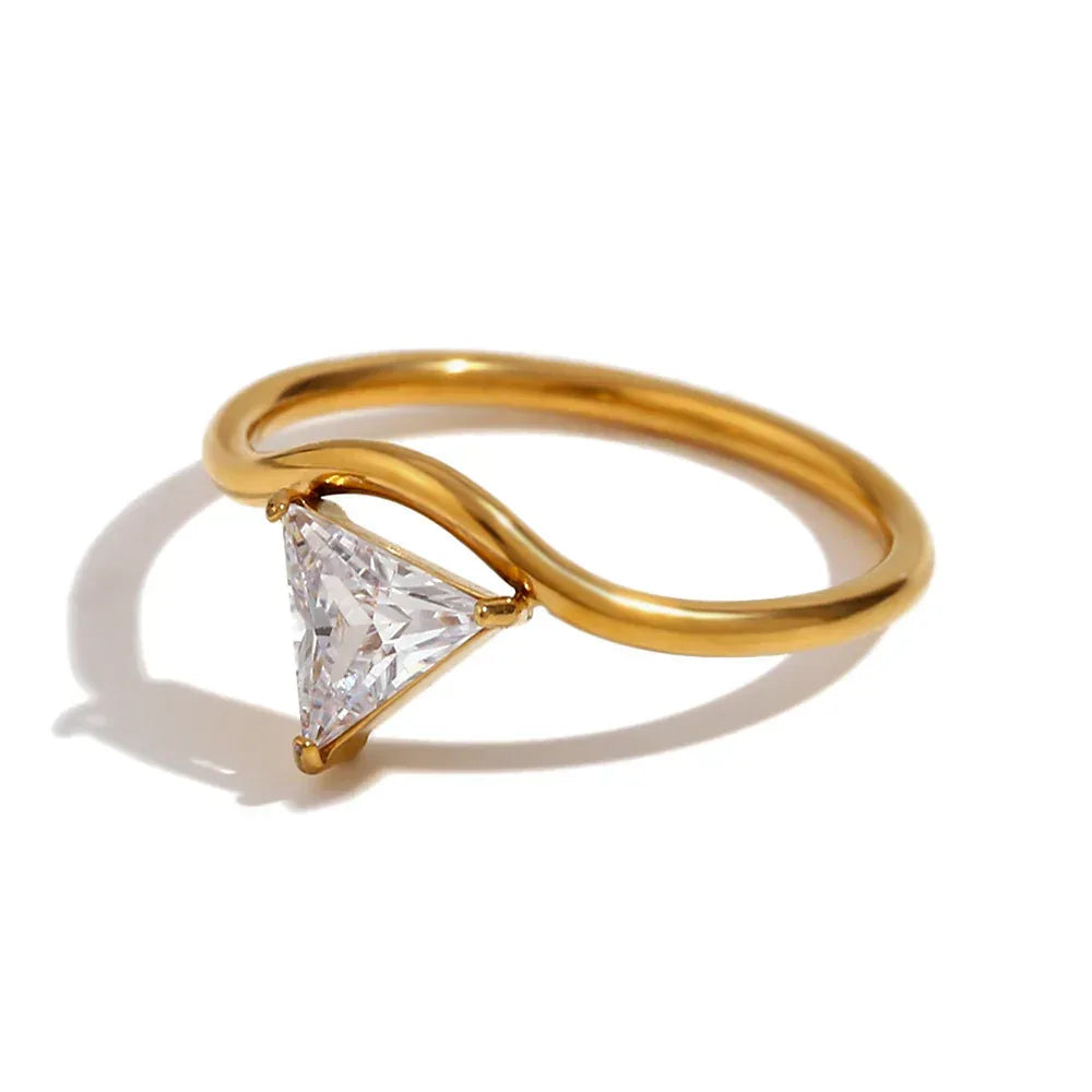 18k-luxury-waveform-shank-gold-zircon-ring - Viexta