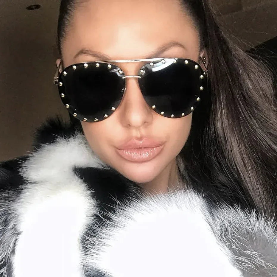 Women's Metal Rivet Large Frame Fashionable Sunglasses - Viexta