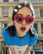 Stylish One-piece Sunglasses With Wide Brims