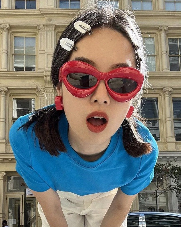 Stylish One-piece Sunglasses With Wide Brims