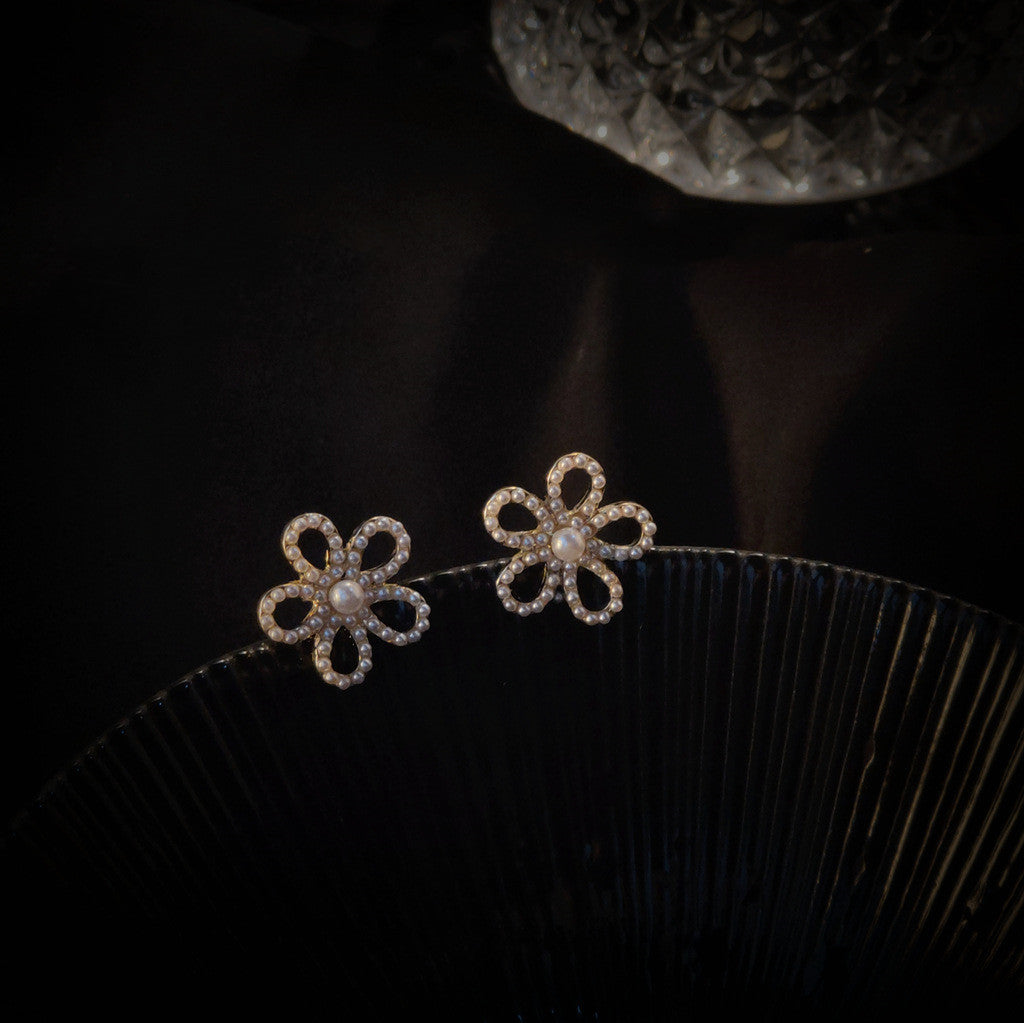 Silver Needle Pearl Flower Earrings