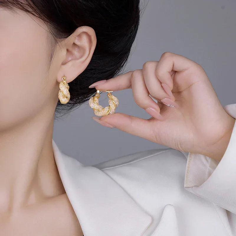 Fashion Hollow Twisted Ear Clip - Viexta