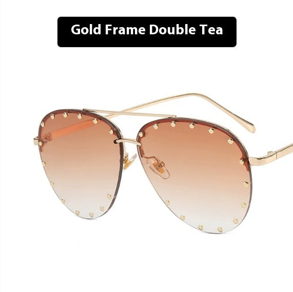 Women's Metal Rivet Large Frame Fashionable Sunglasses