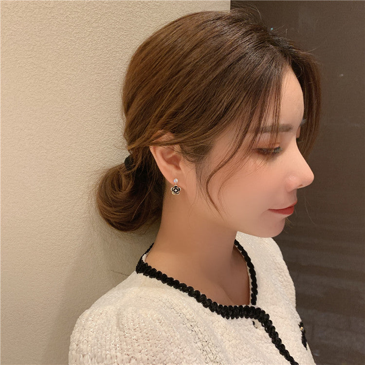 925 Silver Dongdaemun Flower Heart-shaped Stud Earrings