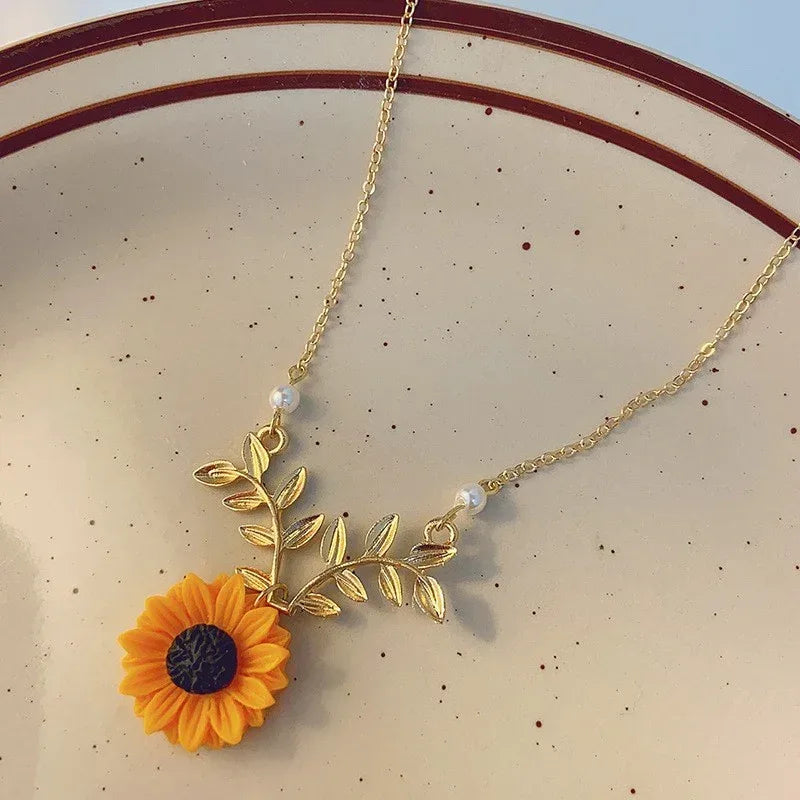 Lovely Sunflower Pearl Necklace - Viexta