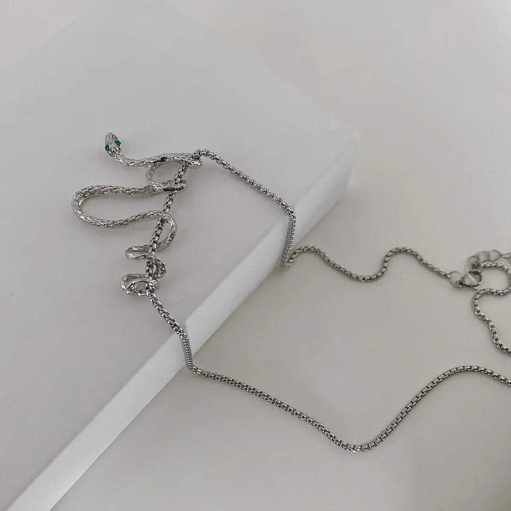 Curved Snake Pendant Necklace - Viexta