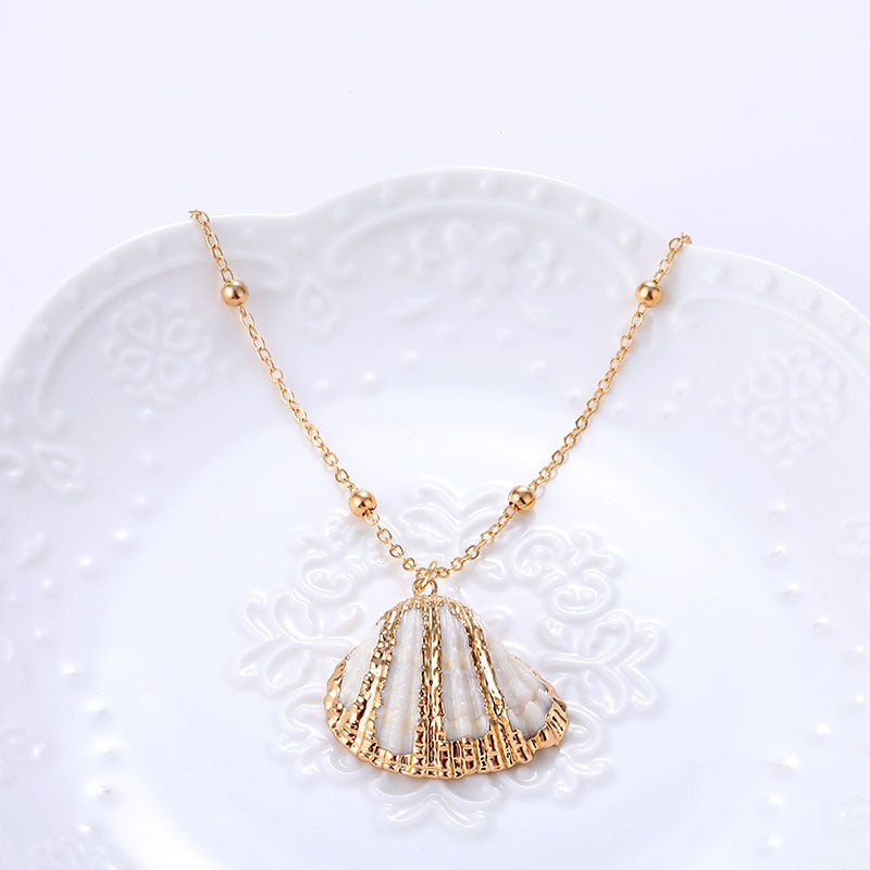 Women's Beach Shell Gold-plated Edge Pendant Necklace