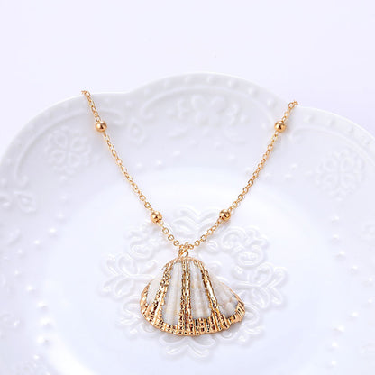 Women's Beach Shell Gold-plated Edge Pendant Necklace