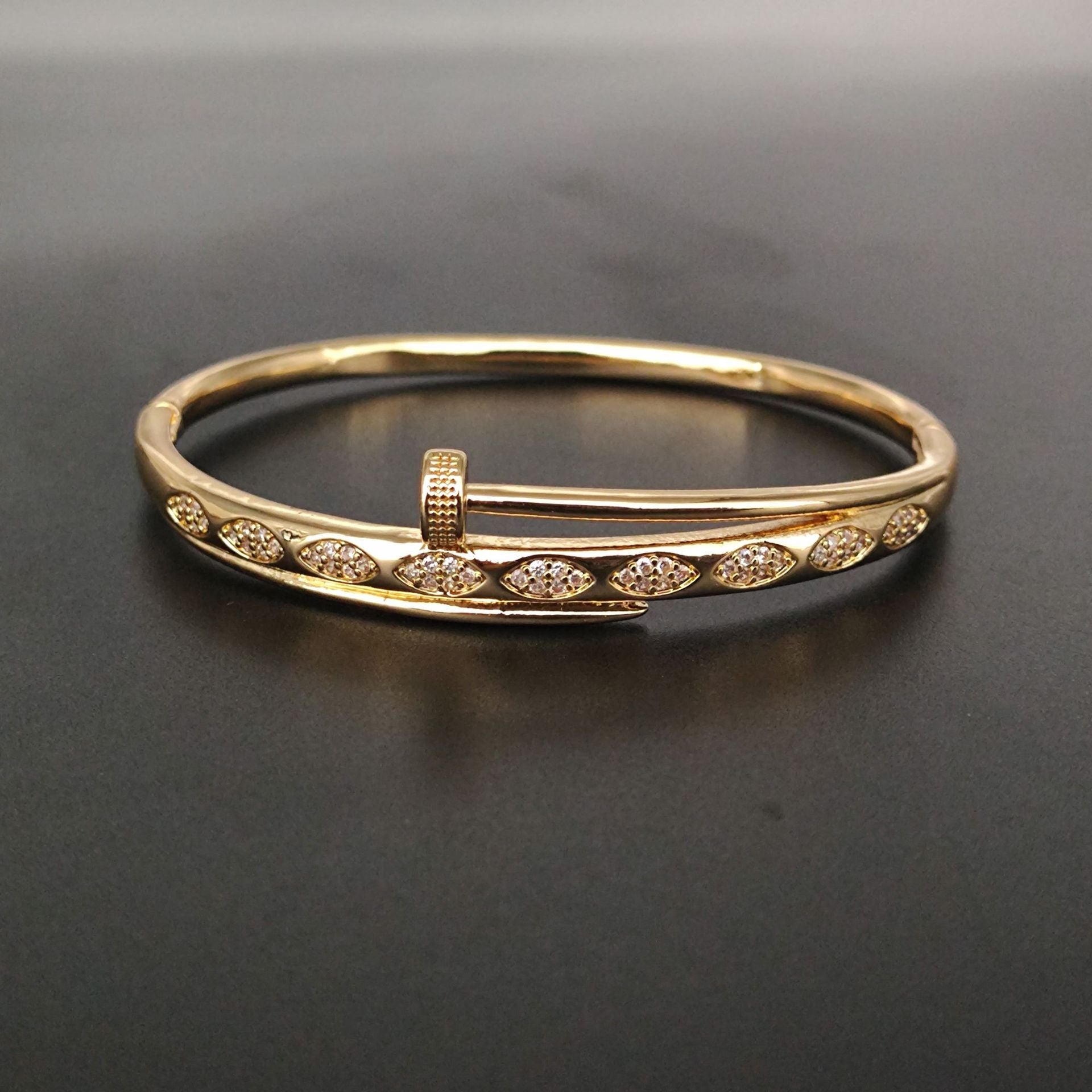 V Gold Classic Full Rhinestone Stud Bracelet with Diamond-Encrusted Ends, Thick 18K Rose Gold Plated, Luxury Couple Bracelet