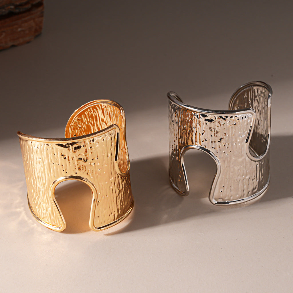 Metallic Textured Pleated Bangle