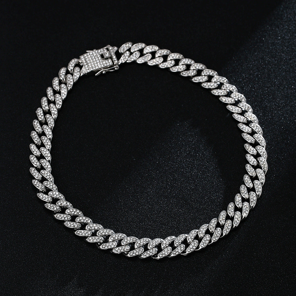 diamond-inlaid-necklace