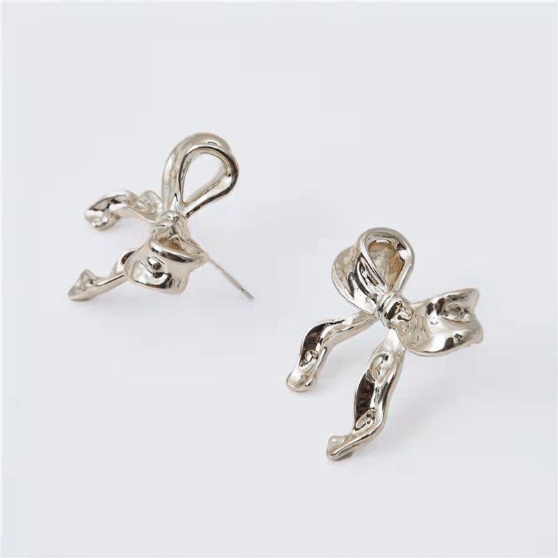 18k Bow Earrings