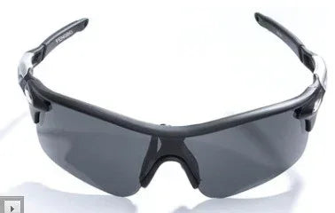 cyclist-bikes-polarizing-shades - Viexta