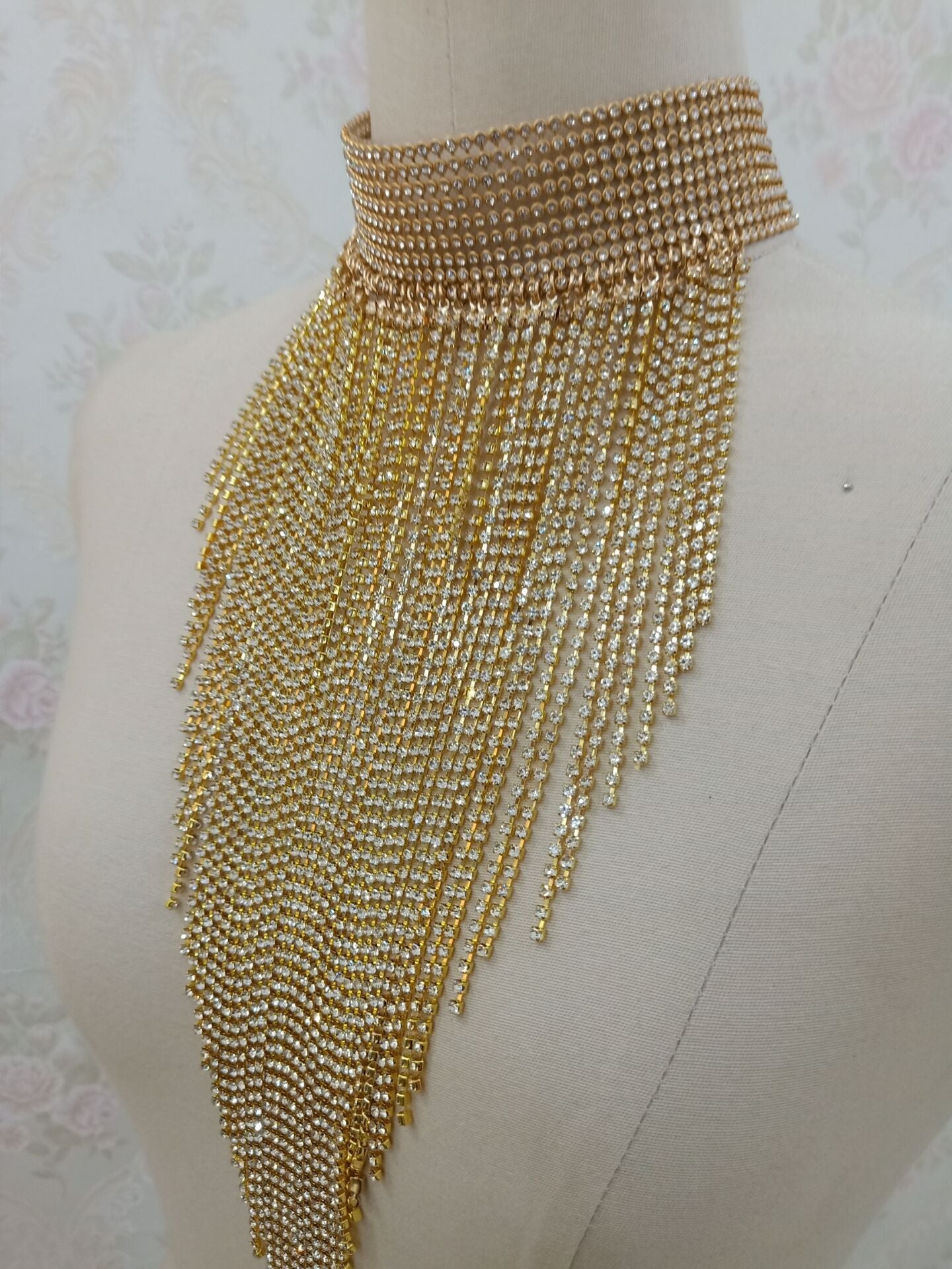 flash-drill-collarbone-necklace