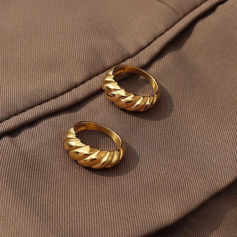 Retro Thread Wave Surface Casting Ring - Viexta