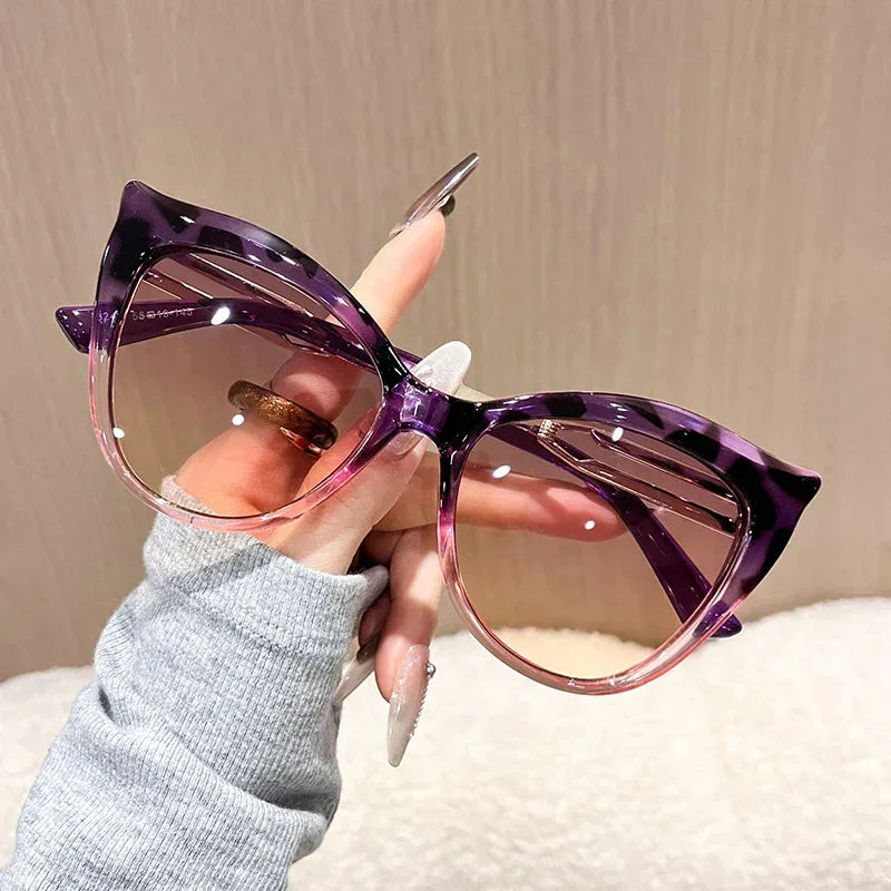Fashionable Cat-Eye Sunglasses In Bold Contrasting Colors - Viexta