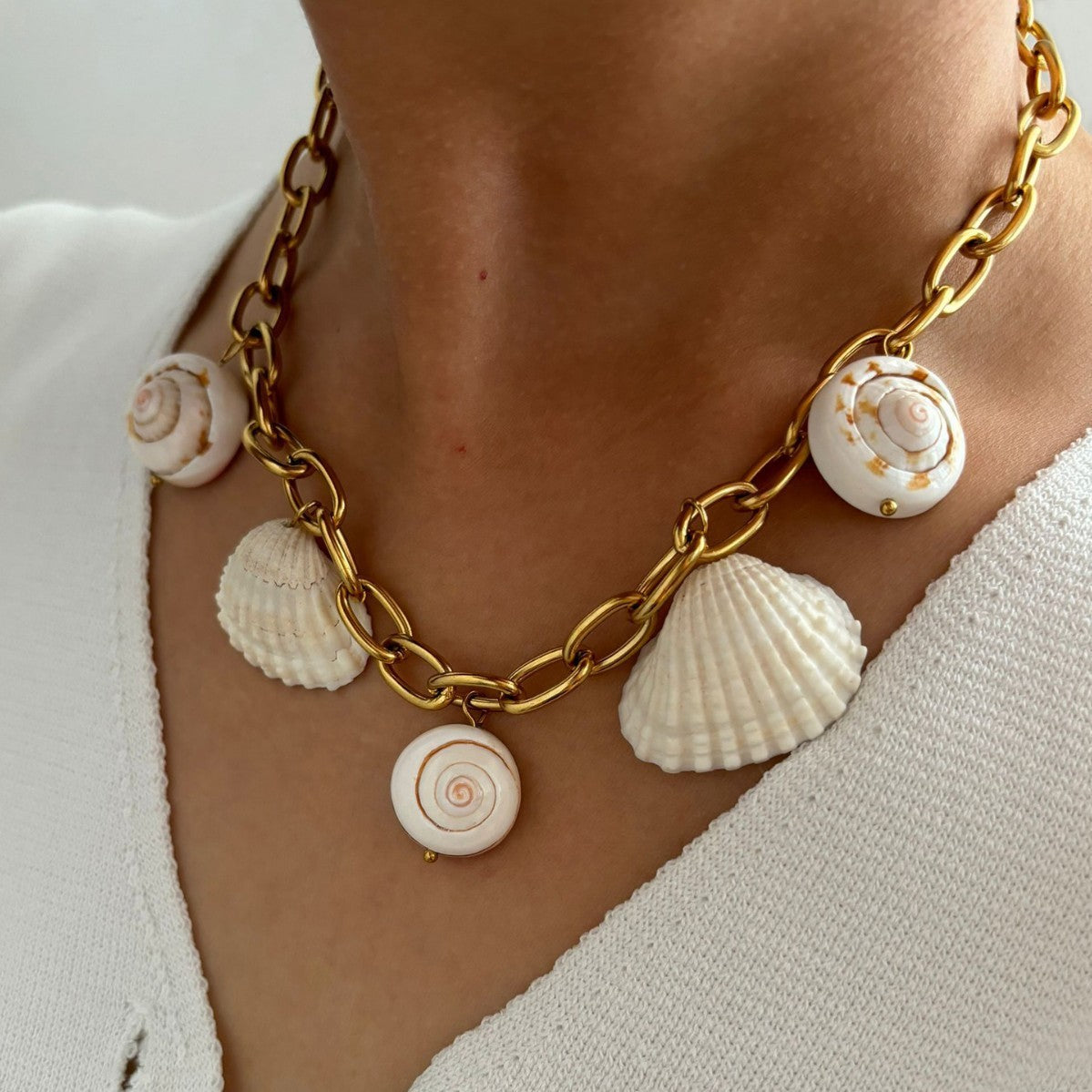Stylish Metal Chain Conch Shell Necklace