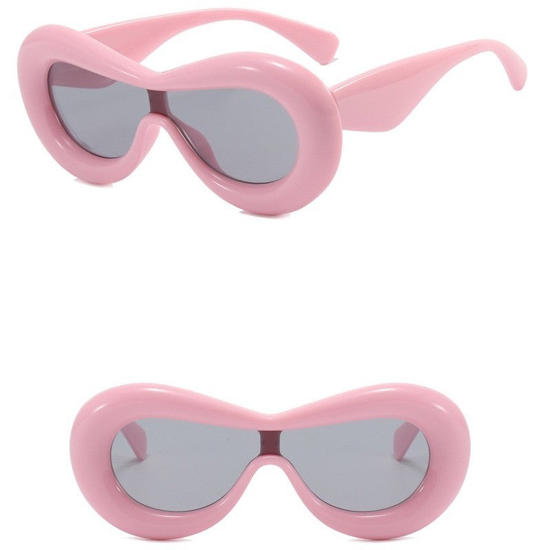 Stylish One-piece Sunglasses With Wide Brims
