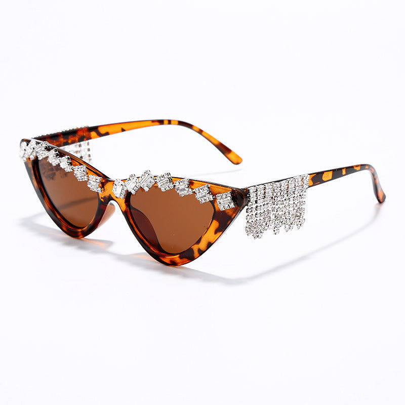 Metal Hinge Personality Fashion Cat Eye Sunglasses Transparent Ocean Piece Triangle Handmade Rhinestone Sunglasses Sunglasses