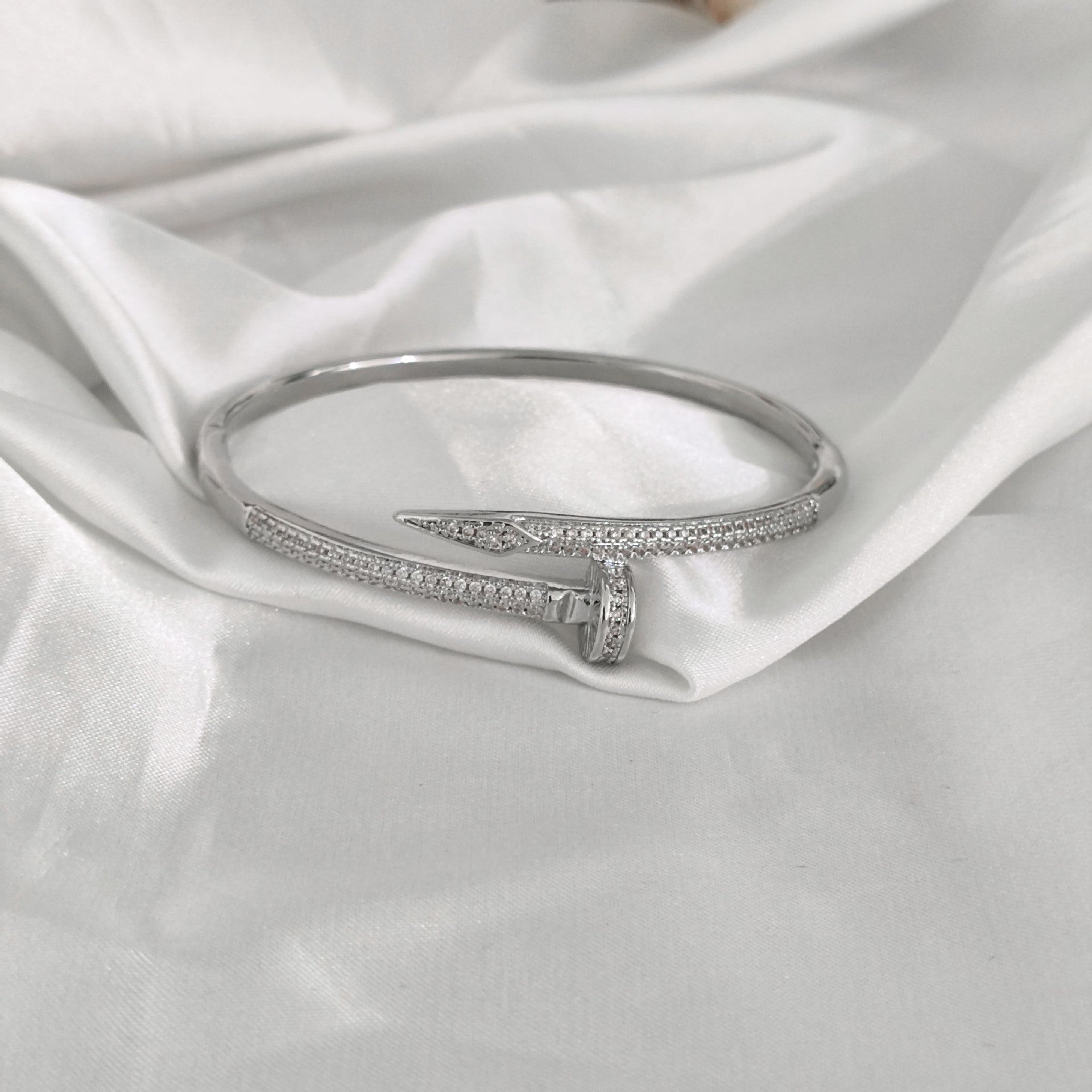 V Gold Classic Full Rhinestone Stud Bracelet with Diamond-Encrusted Ends, Thick 18K Rose Gold Plated, Luxury Couple Bracelet