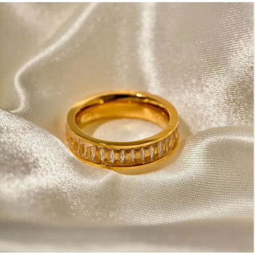 18K Baguette Ring - Viexta