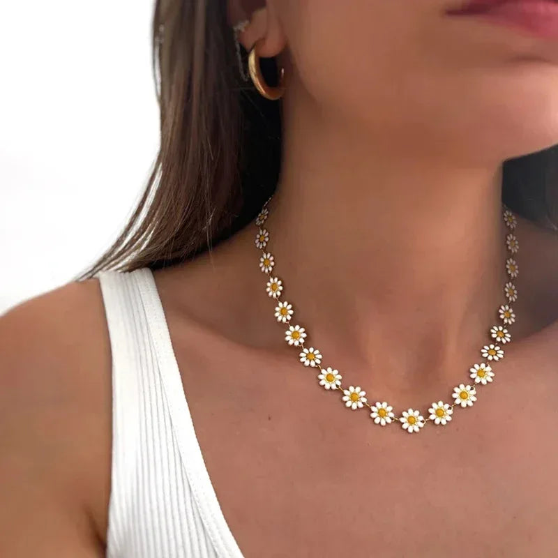 Drop Oil Daisy Clavicle Necklace - Viexta