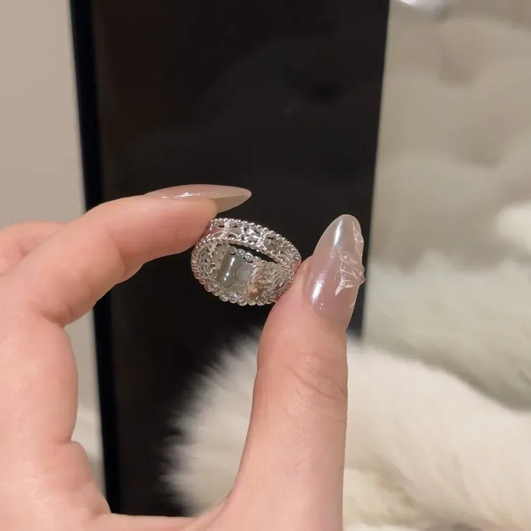 Simple Diamond Studded Vintage Ring - Viexta