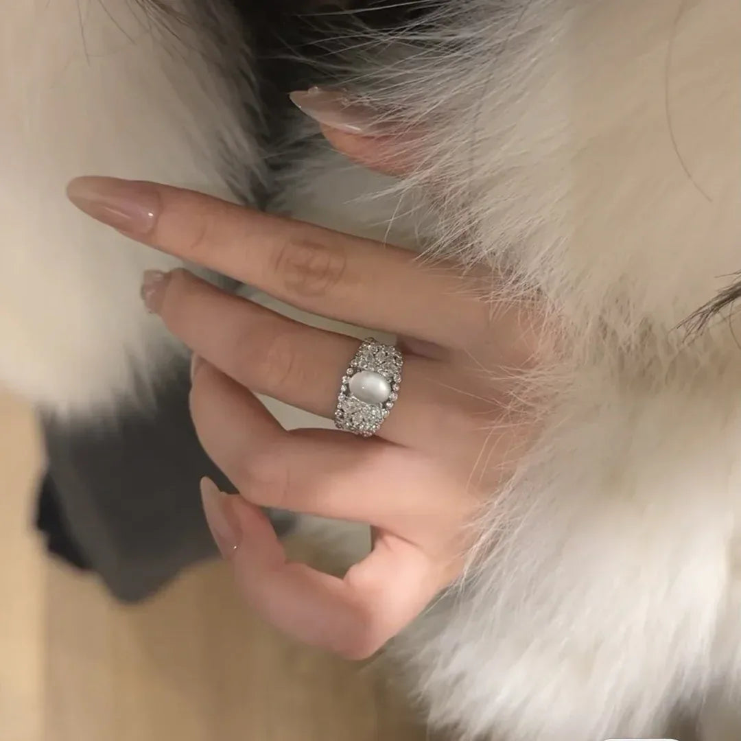 Simple Diamond Studded Vintage Ring - Viexta