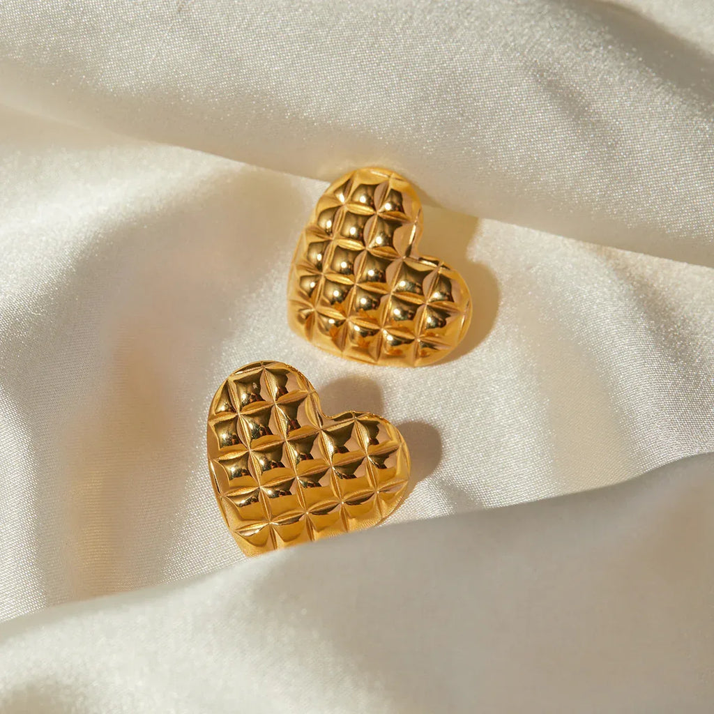 Stainless Steel Diamond Patterned Heart-shaped Studs - Viexta