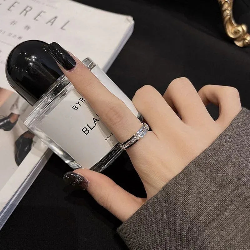 Single Row Square Diamond Ring - Viexta