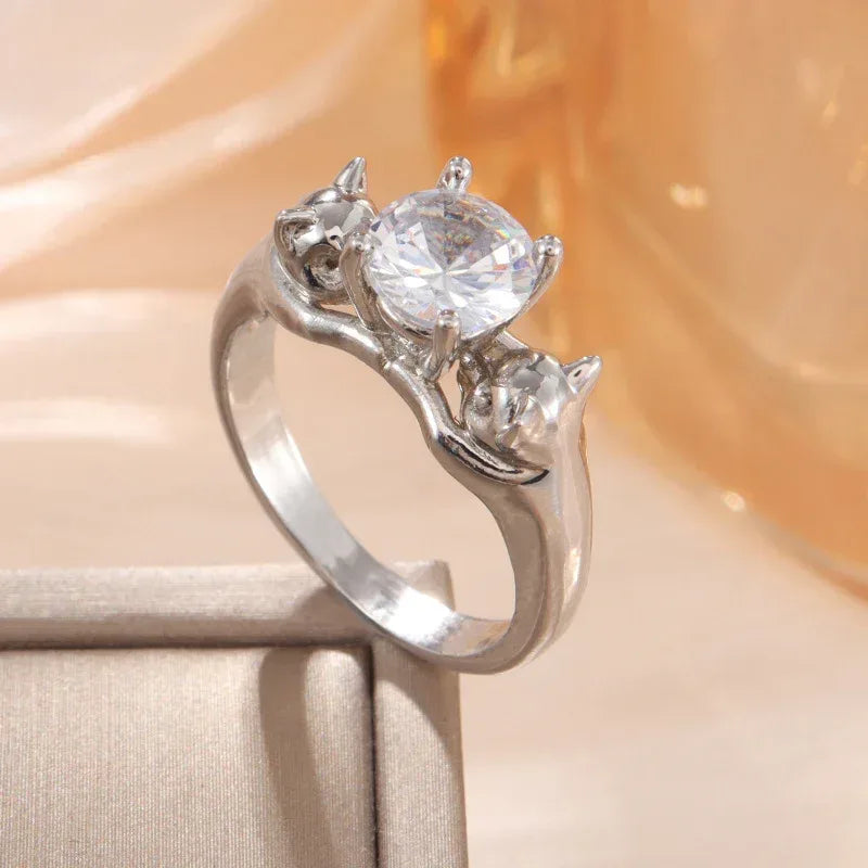 Kitten Ball Diamond-studded Ring - Viexta