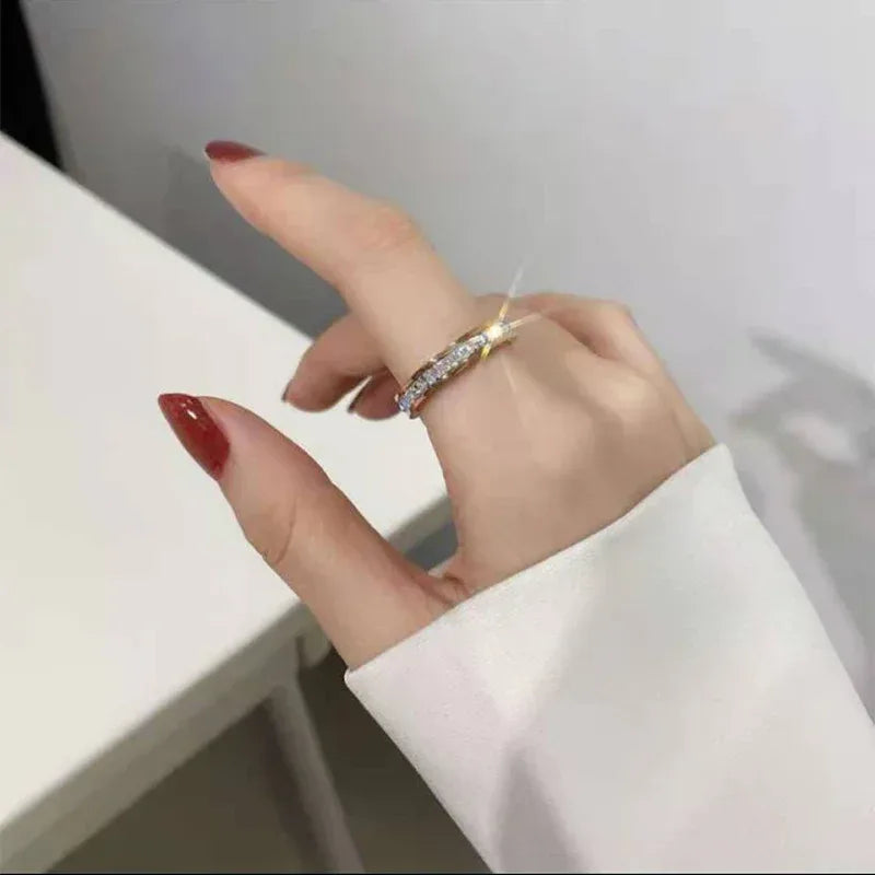 Single Row Square Diamond Ring - Viexta