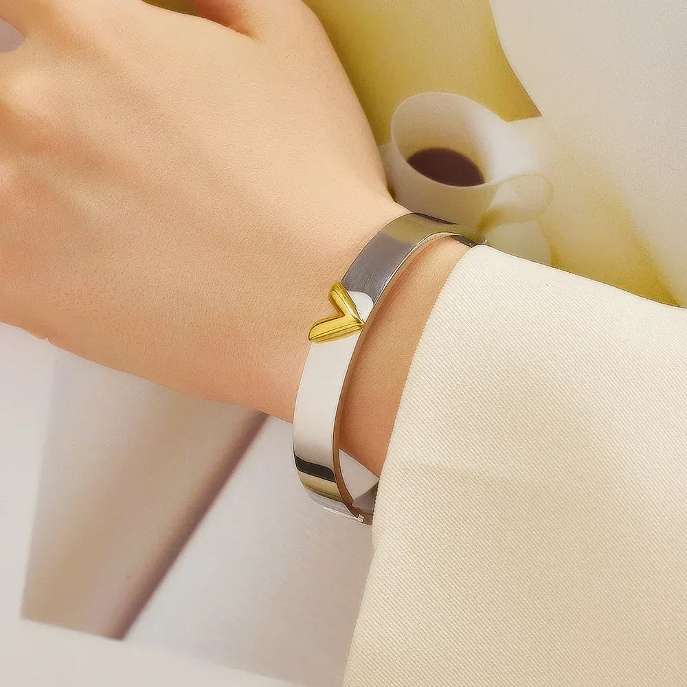 V-shaped Wide Couple Bracelet - Viexta