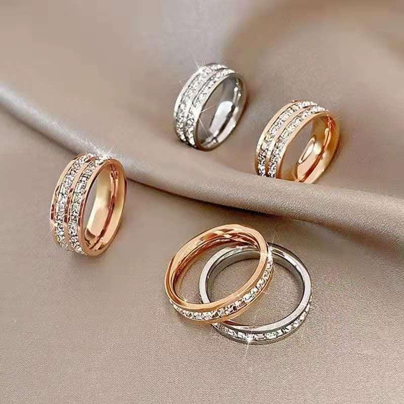 Single Row Square Diamond Ring - Viexta